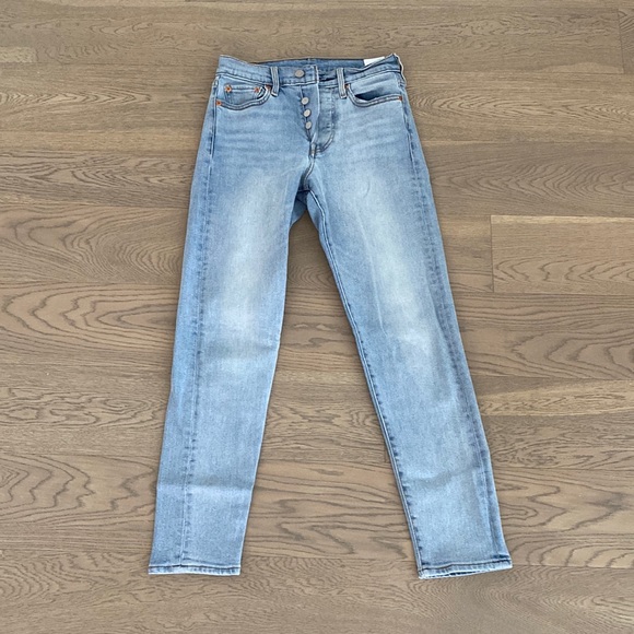 LEVIS WEDGIE SIZE 25! - Picture 1 of 2